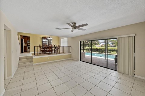 Casa en venta en Tampa, Florida, 4 dormitorios, 203.64 m2 № 1342095 - foto 17