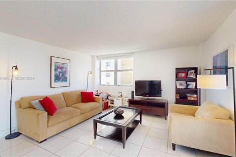 Condo in Miami Beach, Florida, 1 bedroom  № 1325317 - photo 5