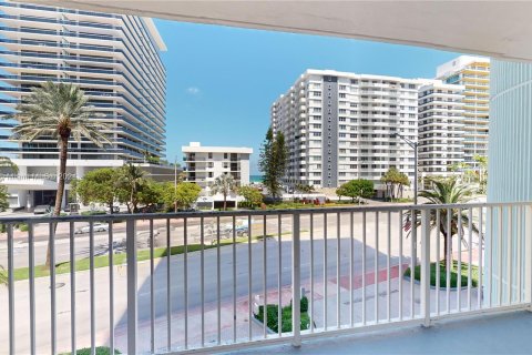 Condo in Miami Beach, Florida, 1 bedroom  № 1325317 - photo 8