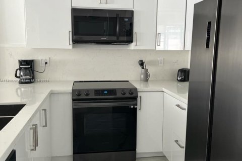 Condominio en venta en Hollywood, Florida, 2 dormitorios, 83.24 m2 № 711150 - foto 3