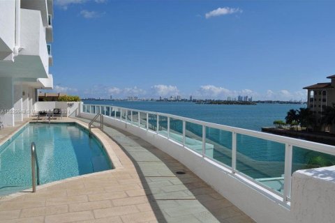 Condo in Miami, Florida, 1 bedroom  № 1269348 - photo 23