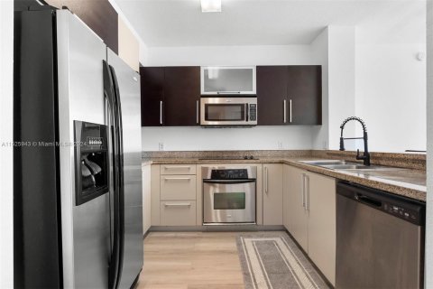 Condo in Miami, Florida, 1 bedroom  № 1269348 - photo 6