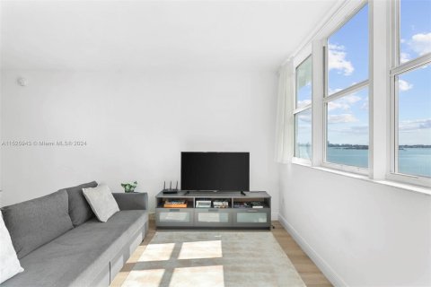 Condo in Miami, Florida, 1 bedroom  № 1269348 - photo 9