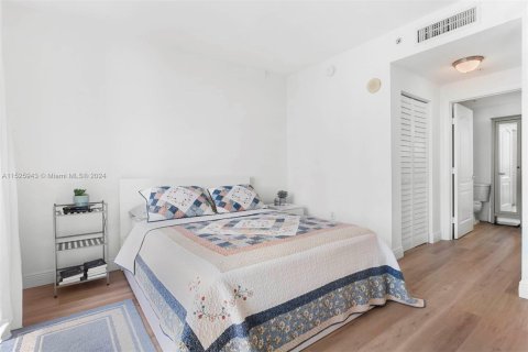 Condo in Miami, Florida, 1 bedroom  № 1269348 - photo 14