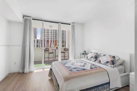 Condo in Miami, Florida, 1 bedroom  № 1269348 - photo 12