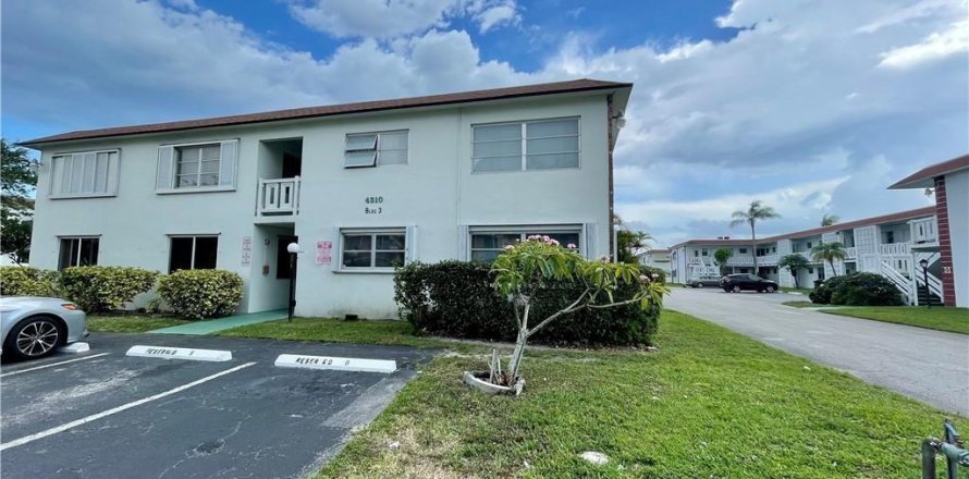 Condo in Lauderhill, Florida, 2 bedrooms  № 991885