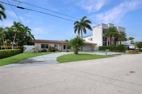 Villa ou maison à louer à Pompano Beach, Floride: 3 chambres, 125.33 m2 № 1353888 - photo 4