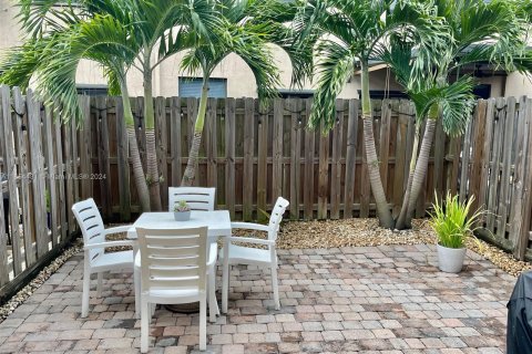 Townhouse in Homestead, Florida 3 bedrooms, 141.58 sq.m. № 1353889 - photo 12