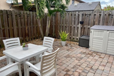 Townhouse in Homestead, Florida 3 bedrooms, 141.58 sq.m. № 1353889 - photo 13