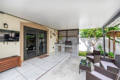 Casa en venta en Miami, Florida, 3 dormitorios, 125.88 m2 № 1353841 - foto 17