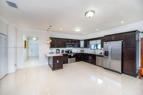 Casa en venta en Miami, Florida, 3 dormitorios, 125.88 m2 № 1353841 - foto 4