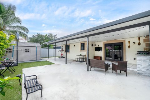 House in Miami, Florida 3 bedrooms, 125.88 sq.m. № 1353841 - photo 19