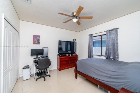 House in Miami, Florida 3 bedrooms, 125.88 sq.m. № 1353841 - photo 16