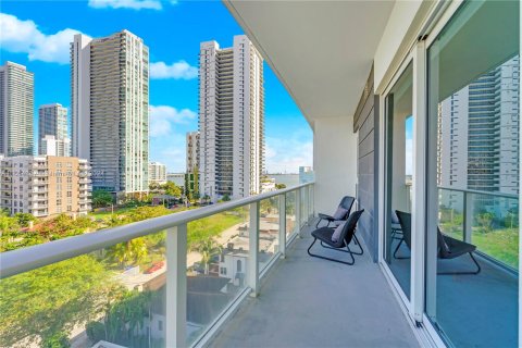 Condo in Miami, Florida, 2 bedrooms  № 1353842 - photo 17