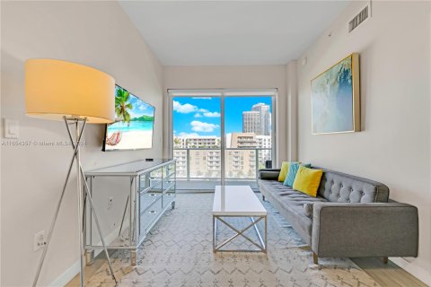 Condo in Miami, Florida, 2 bedrooms  № 1353842 - photo 2