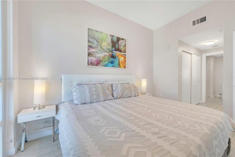 Condo in Miami, Florida, 2 bedrooms  № 1353842 - photo 11