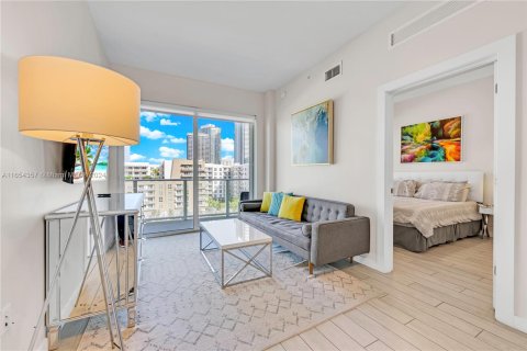 Condo in Miami, Florida, 2 bedrooms  № 1353842 - photo 4