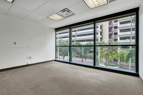 Commercial property in Fort Lauderdale, Florida № 1407677 - photo 28