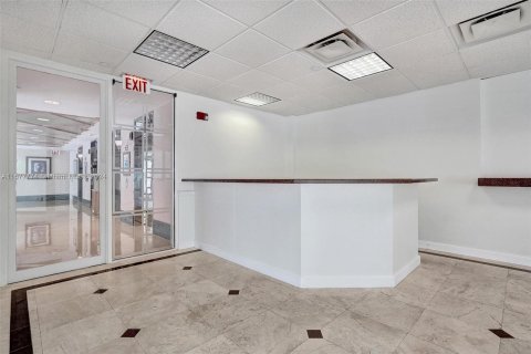 Commercial property in Fort Lauderdale, Florida № 1407677 - photo 16