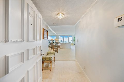 Condo in Fort Lauderdale, Florida, 1 bedroom  № 1407679 - photo 18