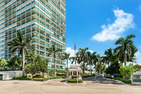 Condo in Fort Lauderdale, Florida, 1 bedroom  № 1407679 - photo 19