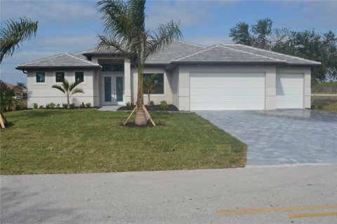 Villa ou maison à vendre à Punta Gorda, Floride: 3 chambres, 196.21 m2 № 291464 - photo 1