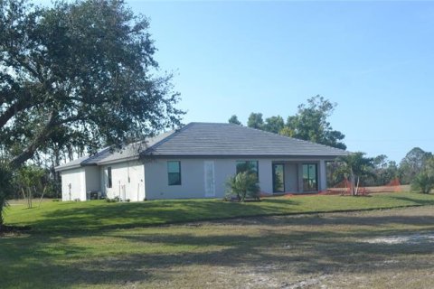 House in Punta Gorda, Florida 3 bedrooms, 196.21 sq.m. № 291464 - photo 3