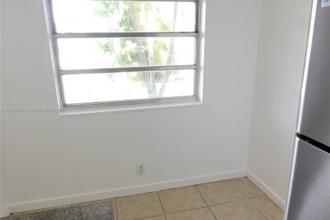 Condo in Hallandale Beach, Florida, 1 bedroom  № 1331039 - photo 6