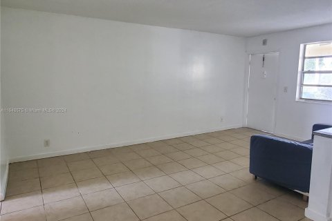 Condo in Hallandale Beach, Florida, 1 bedroom  № 1331039 - photo 5