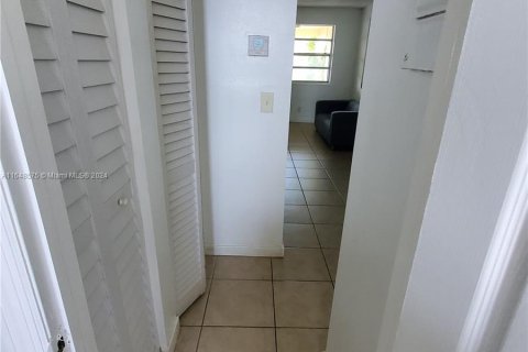 Condominio en alquiler en Hallandale Beach, Florida, 1 dormitorio, 61.13 m2 № 1331039 - foto 12