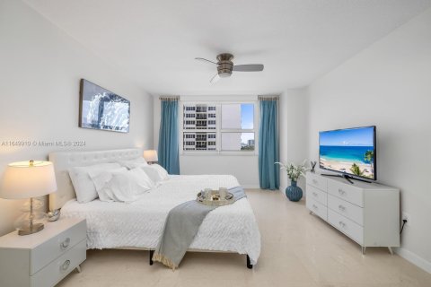 Copropriété à louer à Hallandale Beach, Floride: 2 chambres, 106.84 m2 № 1332186 - photo 13