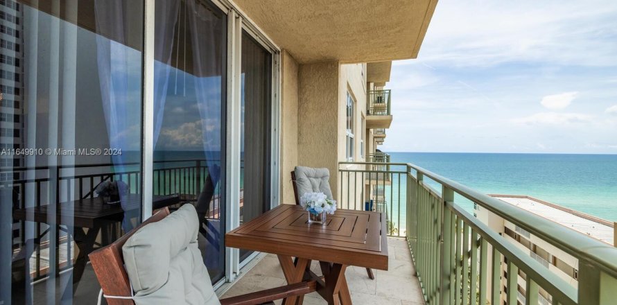 Condo à Hallandale Beach, Floride, 2 chambres  № 1332186