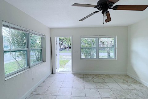 Купить коммерческую недвижимость в Дания-Бич, Флорида 144.93м2, № 927782 - фото 13