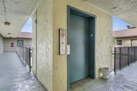 Condominio en venta en North Lauderdale, Florida, 2 dormitorios, 92.9 m2 № 1095271 - foto 5
