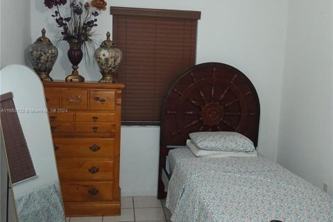 Casa en venta en Miami Gardens, Florida, 4 dormitorios, 115.38 m2 № 1378615 - foto 12