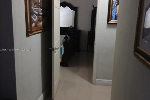 Casa en venta en Miami Gardens, Florida, 4 dormitorios, 115.38 m2 № 1378615 - foto 6