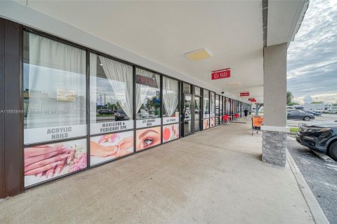 Propiedad comercial en venta en Miami, Florida № 1378664 - foto 21