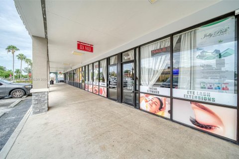 Propiedad comercial en venta en Miami, Florida № 1378664 - foto 22