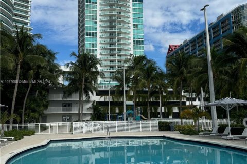 Condominio en venta en Miami, Florida, 1 dormitorio, 73.49 m2 № 1412401 - foto 1