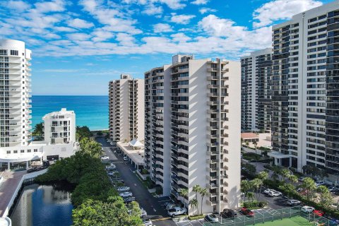 Condo in Riviera Beach, Florida, 2 bedrooms  № 1119941 - photo 11