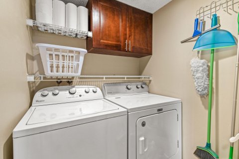 Condo in Riviera Beach, Florida, 2 bedrooms  № 1119941 - photo 1