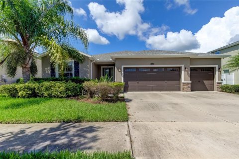 House in Wesley Chapel, Florida 3 bedrooms, 235.32 sq.m. № 1319789 - photo 1