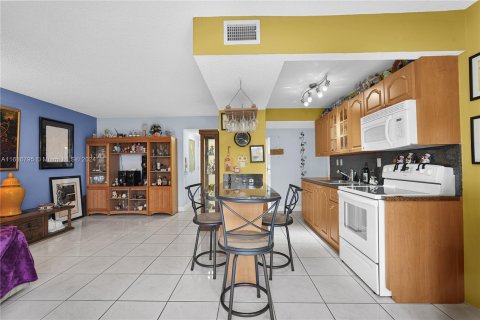 Condo in Miami, Florida, 2 bedrooms  № 1239611 - photo 9