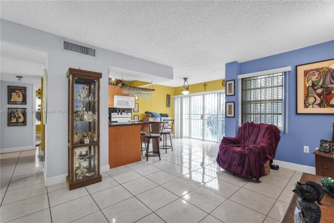 Condo in Miami, Florida, 2 bedrooms  № 1239611 - photo 7