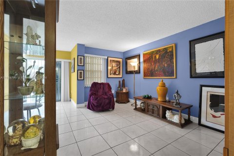 Copropriété à vendre à Miami, Floride: 2 chambres, 77.85 m2 № 1239611 - photo 4