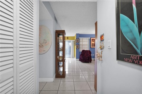 Condo in Miami, Florida, 2 bedrooms  № 1239611 - photo 3