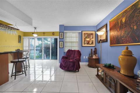 Copropriété à vendre à Miami, Floride: 2 chambres, 77.85 m2 № 1239611 - photo 6