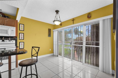 Condo in Miami, Florida, 2 bedrooms  № 1239611 - photo 14