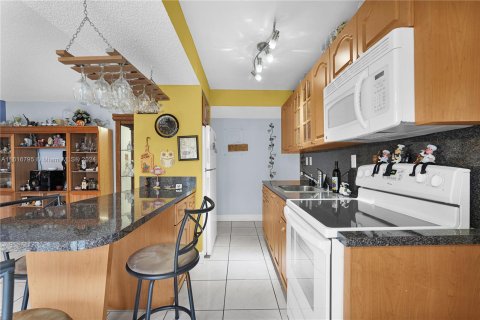 Copropriété à vendre à Miami, Floride: 2 chambres, 77.85 m2 № 1239611 - photo 10