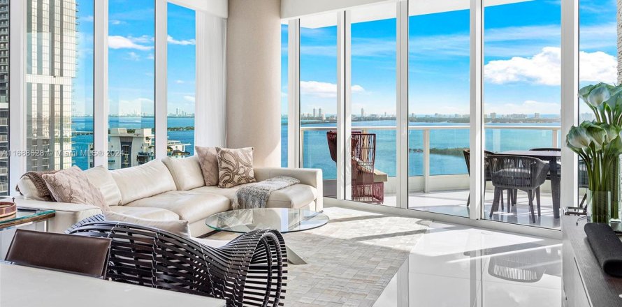 Condominio en Miami, Florida, 2 dormitorios  № 1430017